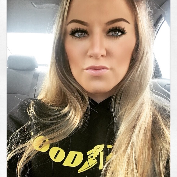 🎀 Meet your Posher, Brittany 🎀 - Picture 4 of 6